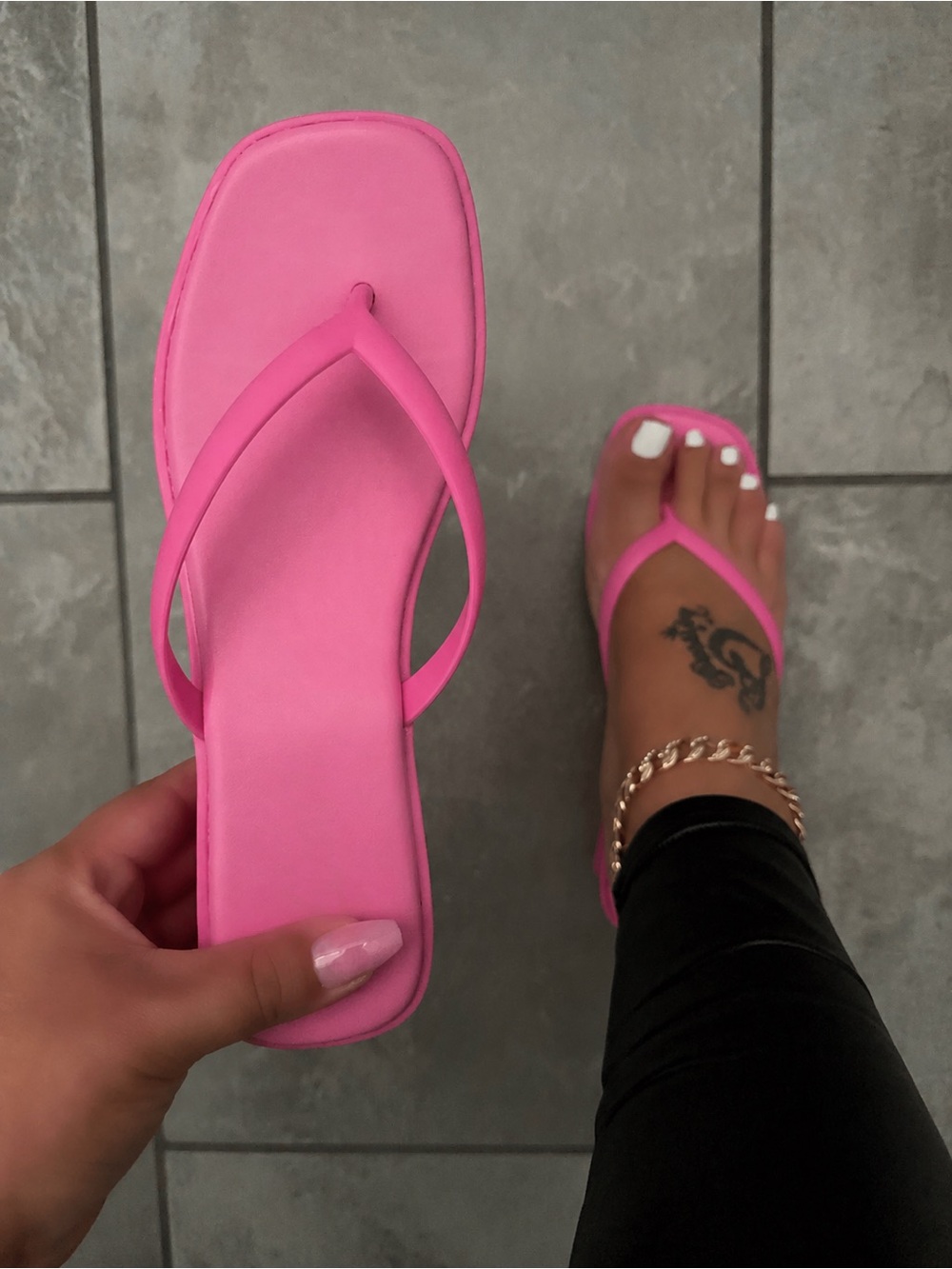NWT | Chic Hot Pink Square Toe Thong Heels | Y2K Chunky Low Block Sandals
